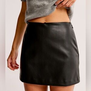 A&F Scarlett Vegan Leather Mini Skort | Size M